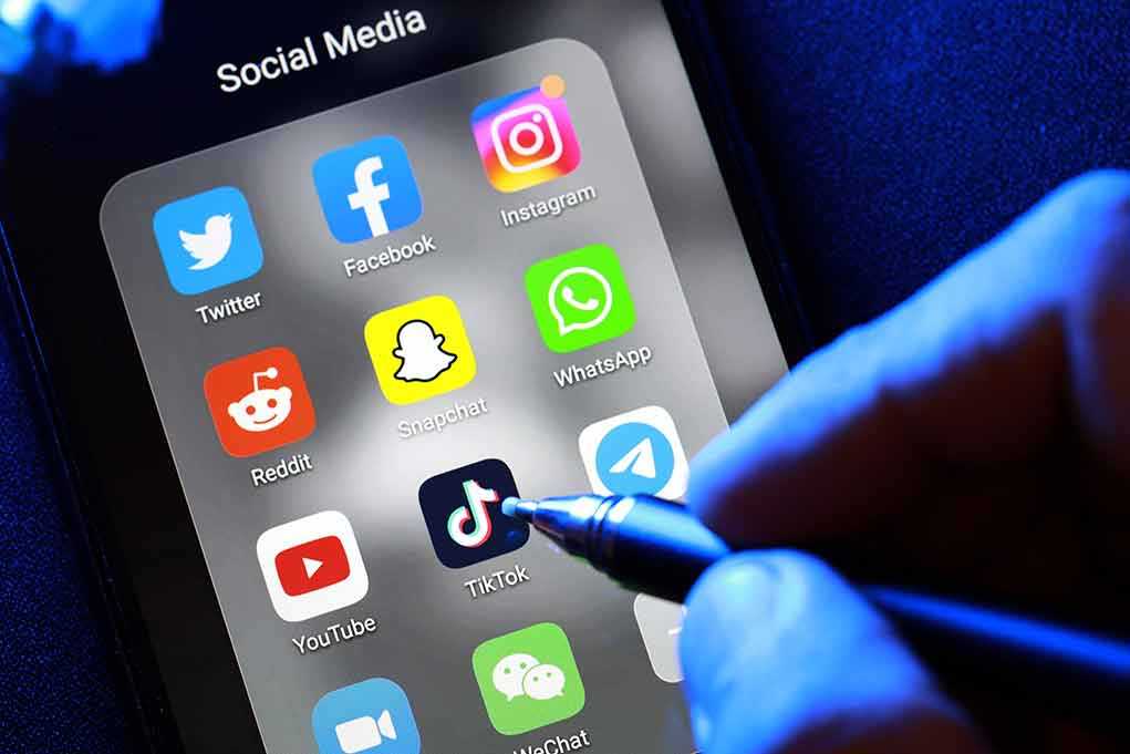 1907235274 featured image Social media apps on phone screen with hand holding stylus
