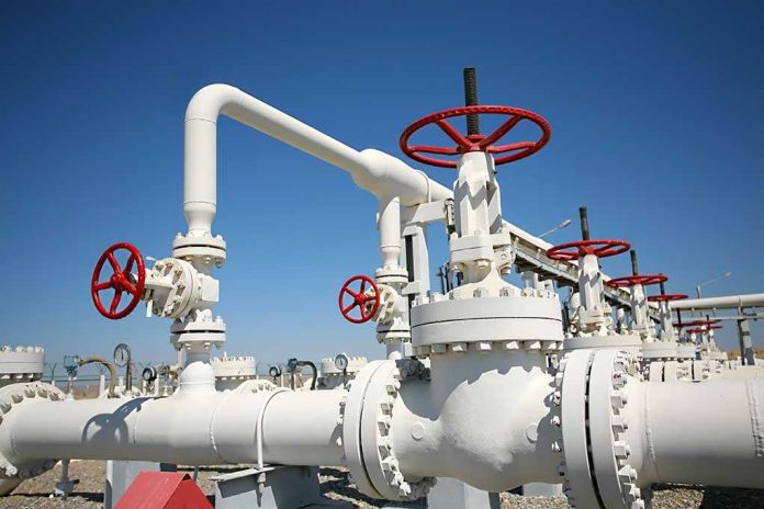 shutterstock_138247598.jpg Industrial pipeline with red valves against a clear blue sky