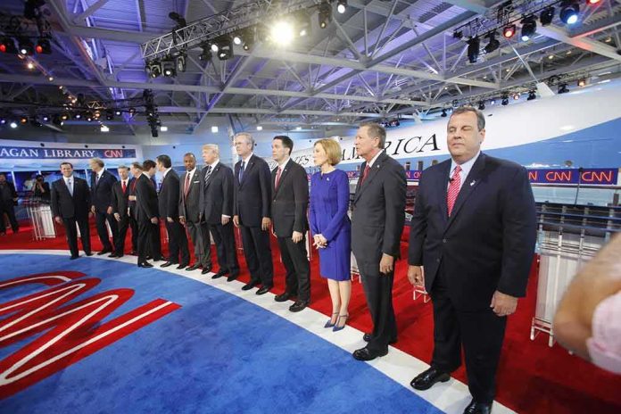 Chris Christie stands at right as Carly Fiorina, Jeb Bush, Ben Carson, and John Kasich line up on a debate stage